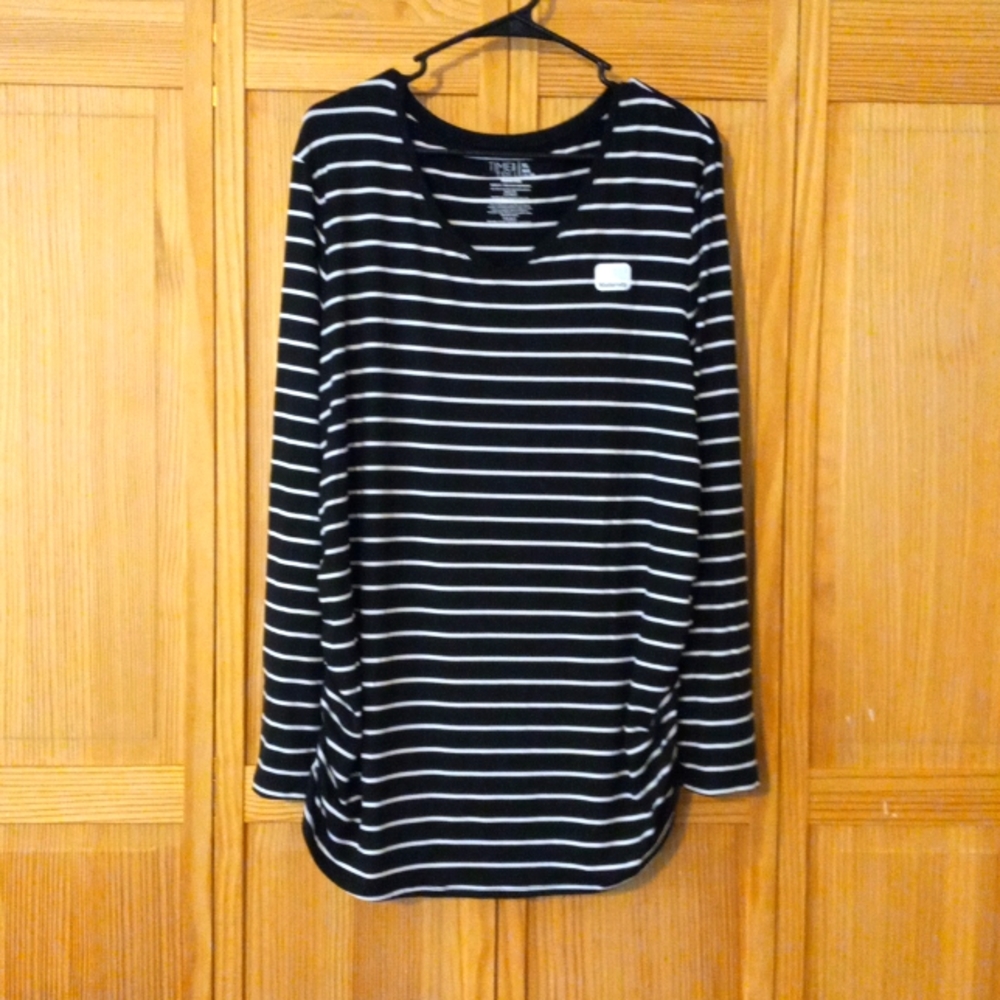 *NWOT* Maternity Long Sleeve Tee L With Side Rouching